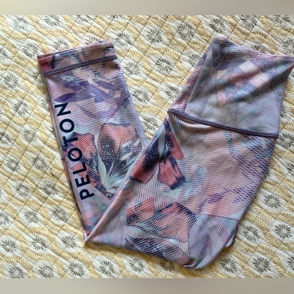 Peloton XS Pink/Purple Capri Leggings - Picture 2 of 8
